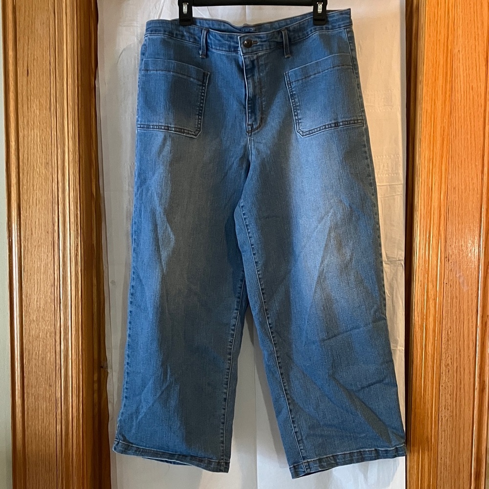 Energie Light Wash w/wide leg Sz 21 Reg jeans-front Patch Pockets-button & zip